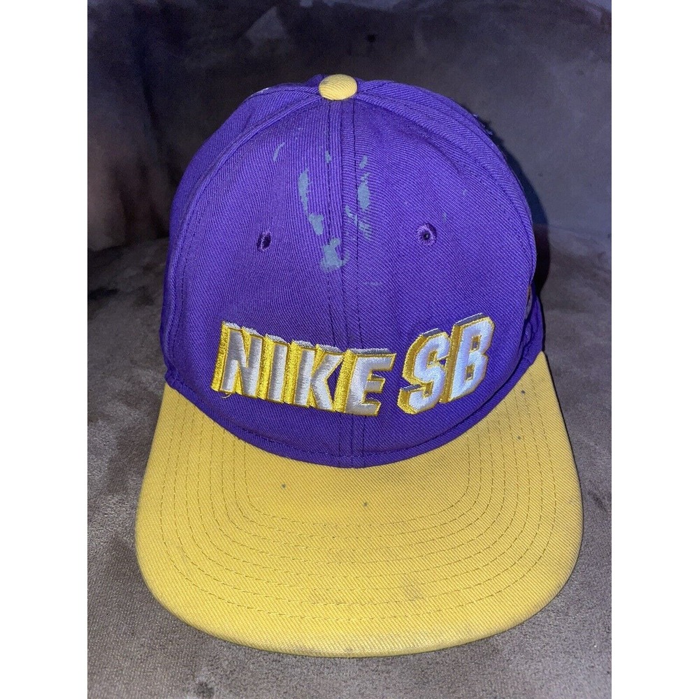 Vintage Rare Nike SB Hat Cap Snapback Skateboarding Los Angeles Lakers‎ Trashed